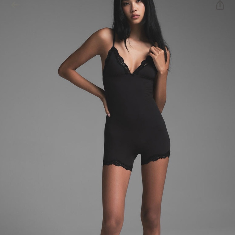 Skims Fits Everbody Lace Triangle Onesie - ONYX